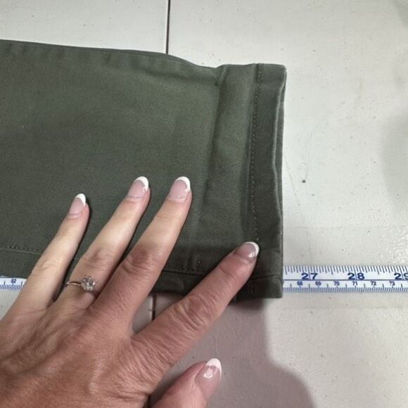 A.n.a NWT Women’s‎ Chino Crop Military Green Flat Front Pants Size 8 - Picture 10 of 11